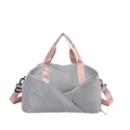 Borsa fitness grigia in tela con cinturini in raso rosa e tasche geometriche eleganti - Grigio