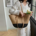Bolso tote de paja para verano con tejido negro en contraste y asas de cuero - Caqui