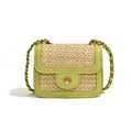 Quadratische Strohtasche mit lindgrünem Lederbesatz und goldener Blumenverriegelung - Grün