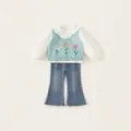 Ensemble 3 pièces fille avec gilet en tricot fleuri, chemise à volants et jean évasé - Blanc (Ensemble 3 pièces) / 80