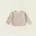 Baby t-shirt met lange mouwen en beige-bruine strepen van zacht gebreid katoen - 130 / Beige-Koffie Gestreepte
