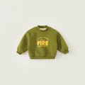 Olivgrüner Kinder-Fleece-Sweatshirt mit gelbem Buchstabendruck und Rippbündchen für Herbst - 90 / Grün