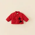Traditionelle rote gesteppte Babyjacke mit eleganten schwarzen chinesischen Knotasteln - 80 / Mit Chinesischem Knoten / Rot