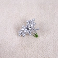 Dettaglio di bacche in schiuma argento con gambo verde per addobbi di alberi di Natale - Argento