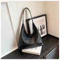 Klassische schwarze geflochtene Lederschultertasche im großen Hobo-Design für Damen - Schwarz