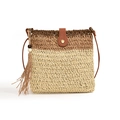 Sac bandoulière bohème en paille tressée dégradée avec lanière en cuir et gland - Beige