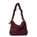 Sac à bandoulière en nylon bordeaux matelassé avec bandoulière froncée style nuage tendance - Bordeaux