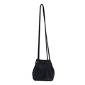 Borsa a secchiello minimalista in pelle PU nera con nappe a frangia e tracolla lunga sottile - Piccolo / Nero