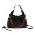 Bolso negro con cordón, cuentas ámbar y correa de cadena metálica plateada elegante - Negro