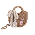 Braune Stroh-Umhängetasche mit Kirschblüten-Stickerei und weißer Spitzenschleife - Khaki