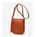 Sac bandoulière marron en cuir grainé avec sangle réglable et détail logo avant - Brun Jaune