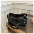 Schicke schwarze PU-Einkaufstasche mit modischem Schnürbogen-Design und Metallkettenriemen - Schwarz
