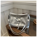 Silberne PU-Tote-Tasche mit Schnürung, Schleifen-Detail und Metallkettenriemen - Silber