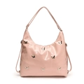 Borsa a spalla in pelle verniciata rosa lucida con decorazioni di farfalle in metallo - Rosa