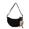 Minimalistische schwarze halbmondförmige Umhängetasche mit Plüschkaffee-Anhänger - Mit Anhänger / Schwarz