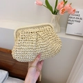 Sac coquillage en paille beige avec motif à vagues et chaîne dorée pour l'été - Grand / Blanc Cassé