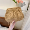 Sac coquille en paille tissé main kaki avec fine bandoulière en chaîne dorée pour femme - Grand / Kaki