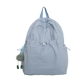 Mochila de nailon azul claro con bolsillo de cordón y colgante de peluche verde - Azul