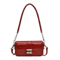 Borsa a spalla rossa lucida in pelle PU con chiusura girevole e tracolla a catena - Rosso