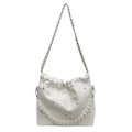Bolso de hombro blanco en piel sintética con acolchado de rombos y detalle de cadena de perlas - Blanco