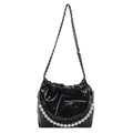 Bolso de hombro chic en PU negro con acolchado de diamantes, cadena y perlas elegantes - Negro