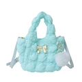 Sac bandoulière en nylon matelassé vert menthe avec nœud doré et pompon en peluche doux - Rose bonbon