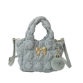 Sac nuage en nylon matelassé bleu-gris clair avec nœud doré et charme peluche - Bleu gris