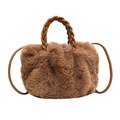 Borsa a mano in peluche marrone in finta pelliccia con manici intrecciati e tracolla - Marrone