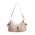 Beige hochglänzende PU-Leder Schultertasche mit Multi-Pocket-Design und silbernen Reißverschlüssen - Gebrochenes Weiß