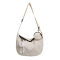 Borsa hobo beige trapuntata con tracolla regolabile, mini portamonete e ciondolo peluche - Bianco