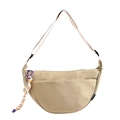 Khakifarbene Nylon Halbmond Umhängetasche mit verstellbarem Gurt und buntem Anhänger - Khaki