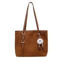 Borsa tote marrone in velluto trapuntato a rombi con ciondolo peluche bianco carino - Marrone (Con Pendaglio)