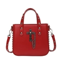 Bolso de mano rojo de cuero PU con emblema de cruz plateada y detalles de tachuelas - Rojo