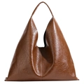 Schicke dunkelbraune Hobo-Tasche aus PU-Leder mit weicher Faltenstruktur und großem Volumen - Braun