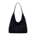 Sac hobo minimaliste en daim noir avec coutures verticales sur fond blanc immaculé - Noir