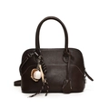 Borsa a tracolla Boston marrone scuro in pelle PU con cuciture e ciondolo da baseball - Caffè Piccolo Con Ciondolo