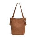 Elegante bolso de hombro tipo cubo en ante sintético marrón mate con correa de cuero - Marrón