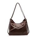 Borsa a tracolla vintage in pelle PU marrone scuro con finitura lucida e dettagli in bronzo - Marrone