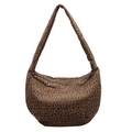 Modische Schultertasche in Wildleder-Optik mit Leopardenmuster und breitem Schultergurt - Kaffeebraun