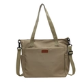 Borsa tote in tela kaki chiaro con tracolla regolabile e dettaglio toppa in pelle - Verde