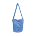 Blaue flauschige Fleece-Beuteltasche mit Schultergurt und Leder-Logo-Patch - Blau