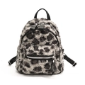 Zaino alla moda in finta pelliccia leopardata con finiture in pelle nera e ampia capienza - Nero