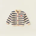 Cardigan a righe da bambina in beige e blu con bottoni rossi e toppa con uccellino - Strisce Blu Navy e Bianche / 80