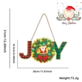 Weihnachts-JOY-Holzschild mit rotem Karomuster und dekorativem Weihnachtsmann-Kranz - JOY Stil