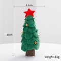Mini sapin de Noël en feutre vert avec cloches dorées et base en bois naturel - Petit Vert