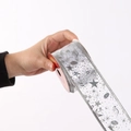 Ruban de Noël transparent argenté avec motifs d'étoiles et notes sur une bobine - Argenté