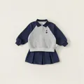 Meisjes polo sweatshirt en plooirok set in schoolstijl met berenborduursel - 80 / Sweatshirt + Geplooide Rok Set / Blauw (Meisjes)
