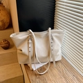 Grande borsa tote chic bianco crema con spalline retrò e texture vintage in finta pelle - Bianco Sporco