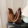 Grande borsa tote in pelle marrone cerata con fibbia argento e tracolla per il lavoro - Marrone