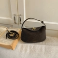 Bolso saco minimalista de cuero marrón oscuro con herrajes dorados y asa superior - Marrón